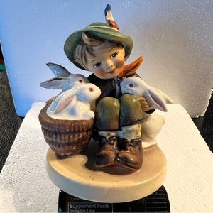 TMK-3 “Playmates” Hummel #58/0 is 4”tall and in excellent condition !